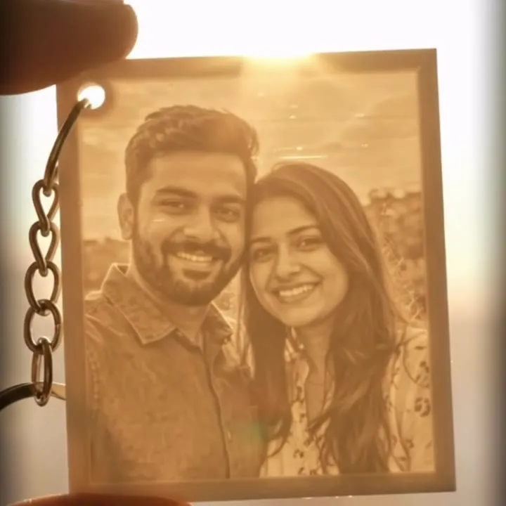 3D Photo Reveal Keychain lighting up to reveal the photo
